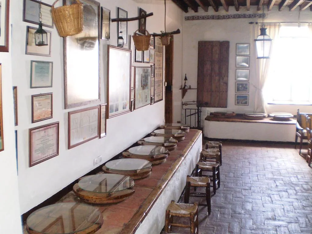 فندق Comares Hotel-Museo Molino De Los Abuelos
